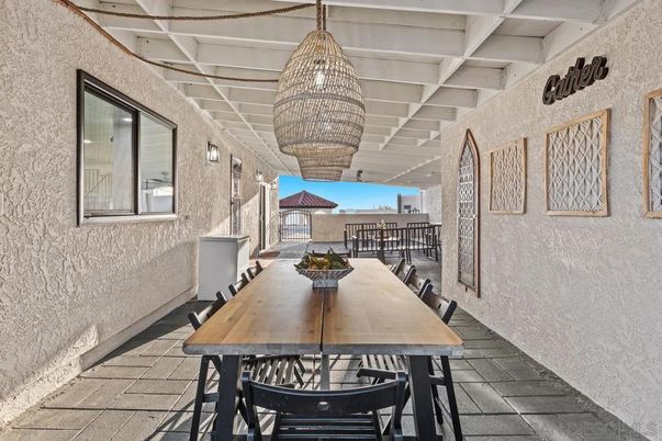 Dining room, Exterior