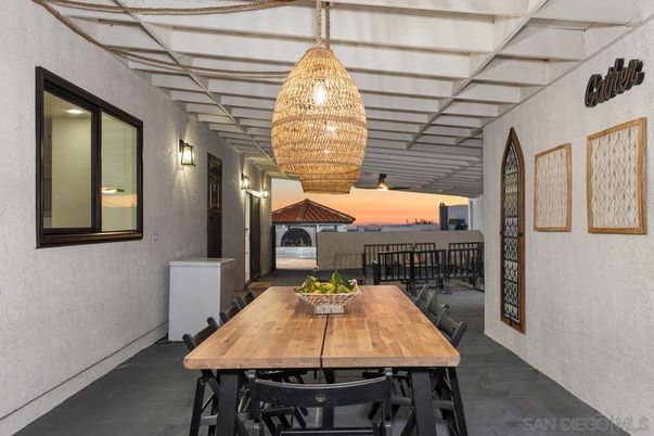Chandelier, Dining room, Interior, Pendant Lights, Water