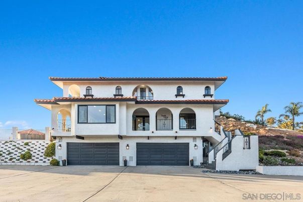 Attached, Exterior, Facade, Mediterranean