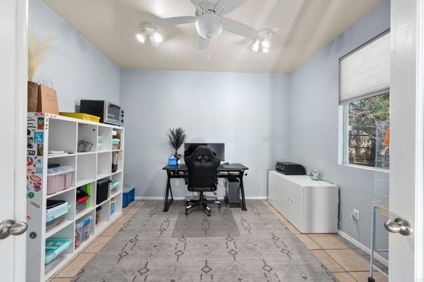 Home Office, Interior