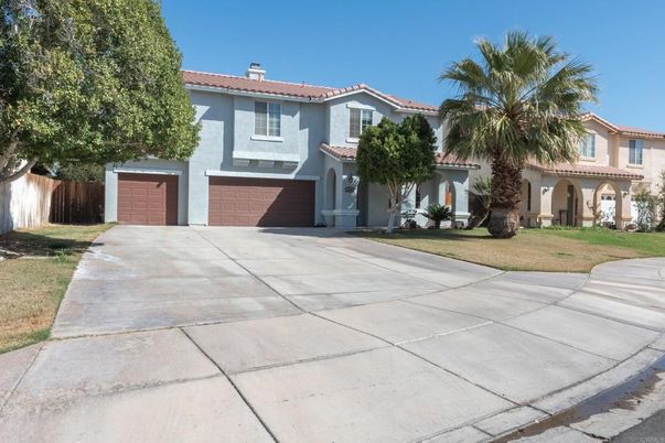 Attached, Exterior, Facade, Spanish Mediterranean