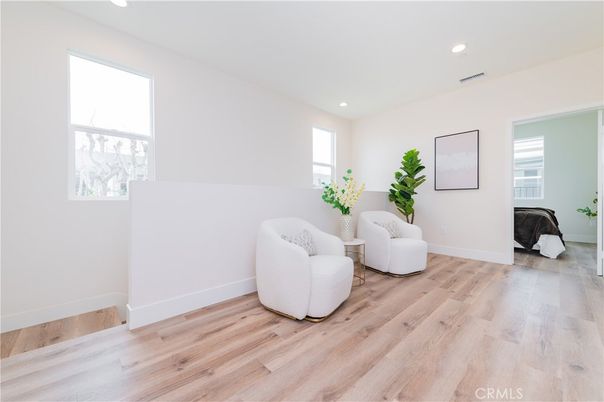 Interior, Recessed Lighting, Wood Texture Flooring