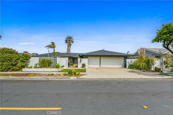 Attached, Exterior, Facade, Ranch