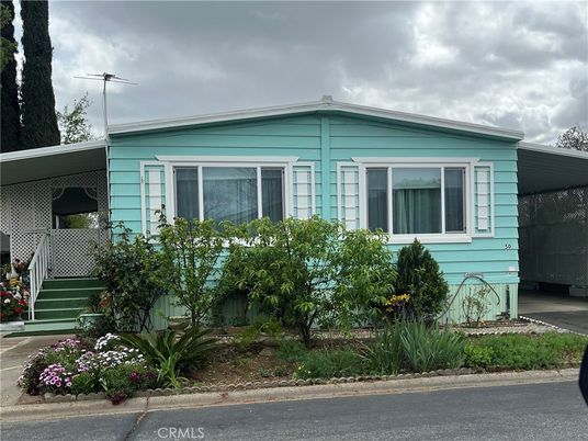 Exterior, Facade, Ranch
