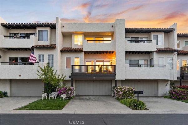 Attached, Exterior, Facade, Mediterranean