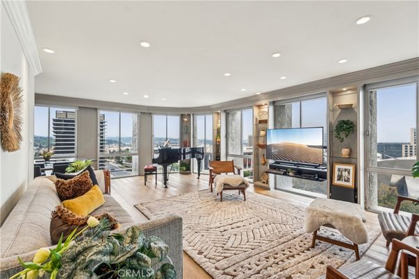 Interior, Living room, Piano, Recessed Lighting, Wood Texture Flooring