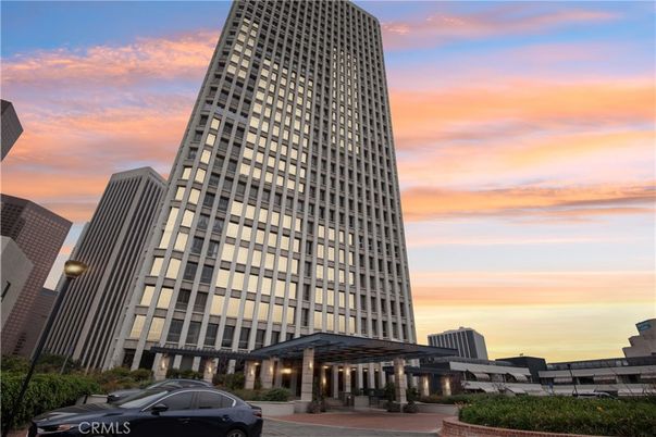Exterior, Facade, Highrise