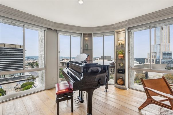 Interior, Piano, Recessed Lighting, Wood Texture Flooring