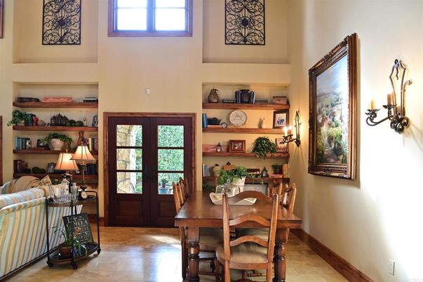 Dining room, Interior