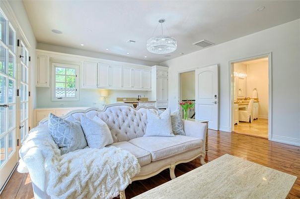 Bathroom, Chandelier, Interior, Living room, Recessed Lighting, Wood Texture Flooring