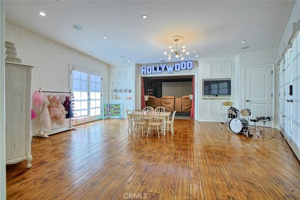Dining room, Interior, Pendant Lights, Recessed Lighting, Wood Texture Flooring