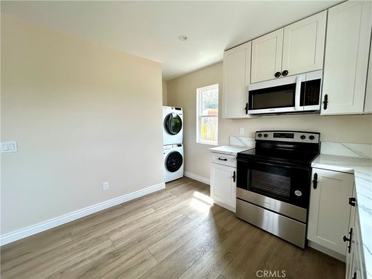 Interior, Kitchen, Recessed Lighting, Washer, Wood Texture Flooring