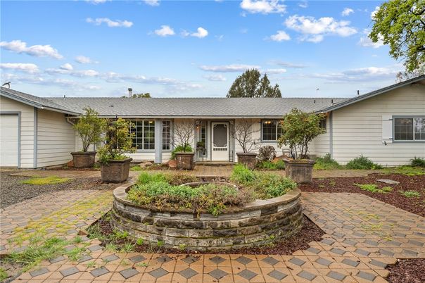Backyard, Exterior, Facade, Ranch