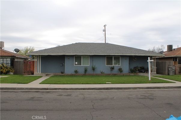 Exterior, Facade, Ranch
