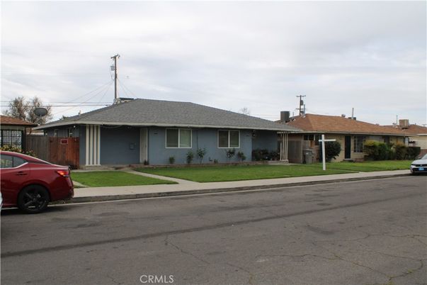 Exterior, Facade, Ranch