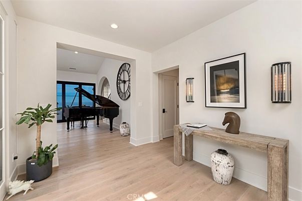 Interior, Piano, Recessed Lighting, Wood Texture Flooring