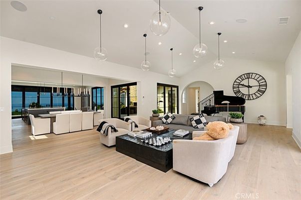 Interior, Living room, Pendant Lights, Piano, Recessed Lighting, Wood Texture Flooring