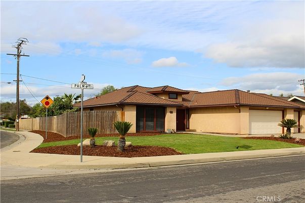 Attached, Exterior, Facade, Ranch