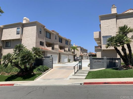 Attached, Exterior, Facade, Modern
