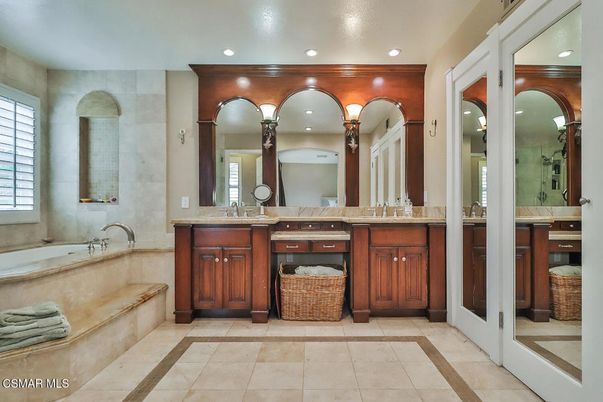 Bathroom, Dual Sink Vanities, Interior, Recessed Lighting