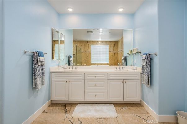 Bathroom, Dual Sink Vanities, Interior, Recessed Lighting