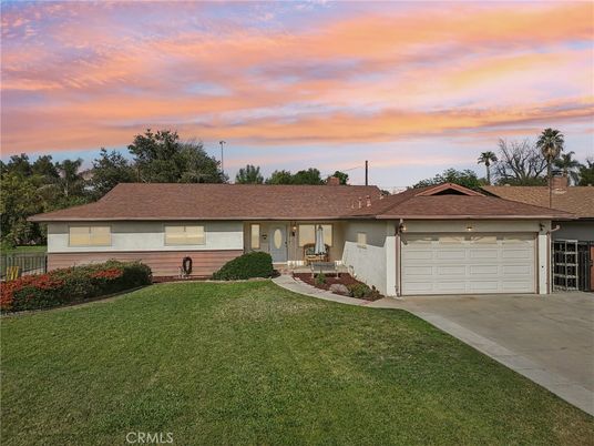 Attached, Exterior, Facade, Ranch