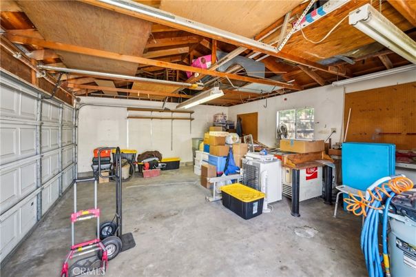 Garage, Interior, Wooden Beams