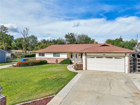 Attached, Exterior, Facade, Ranch