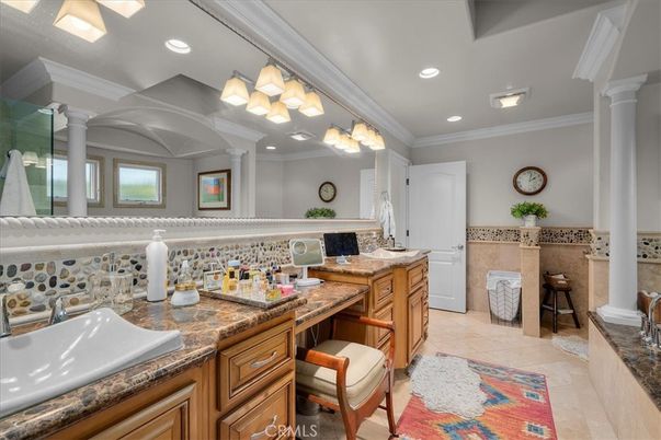 Bathroom, Dual Sink Vanities, Interior, Recessed Lighting