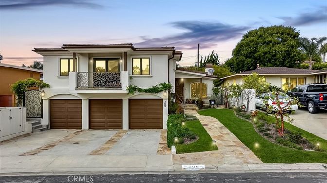 Attached, Exterior, Facade, Mediterranean