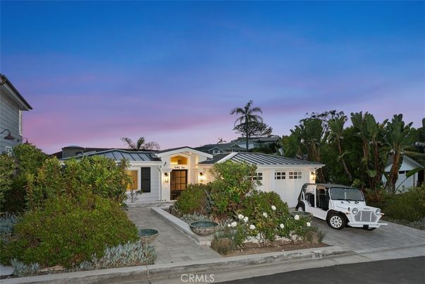 Exterior, Facade, Ranch
