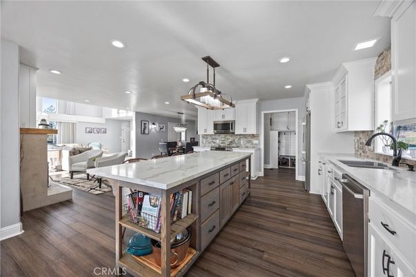 Dining room, Interior, Kitchen, Living room, Pendant Lights, Recessed Lighting, Stainless Steel Appliances, Wood Texture Flooring