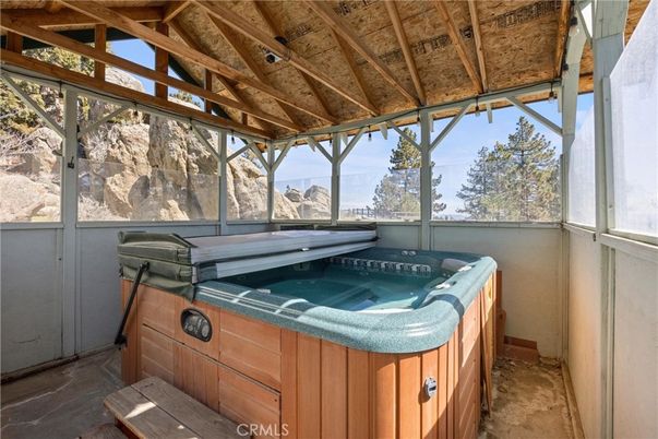 Hot Tub, Interior, Sun Room