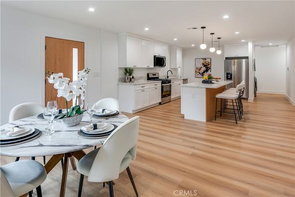 Dining room, Interior, Kitchen, Pendant Lights, Recessed Lighting, Stainless Steel Appliances, Wood Texture Flooring