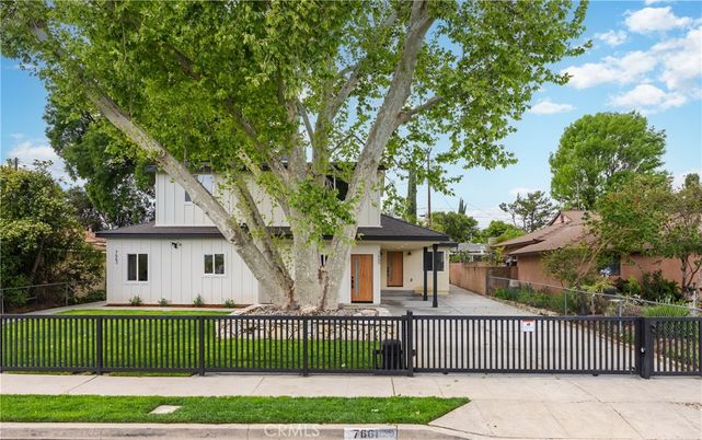 Backyard, Exterior, Facade, Farmhouse