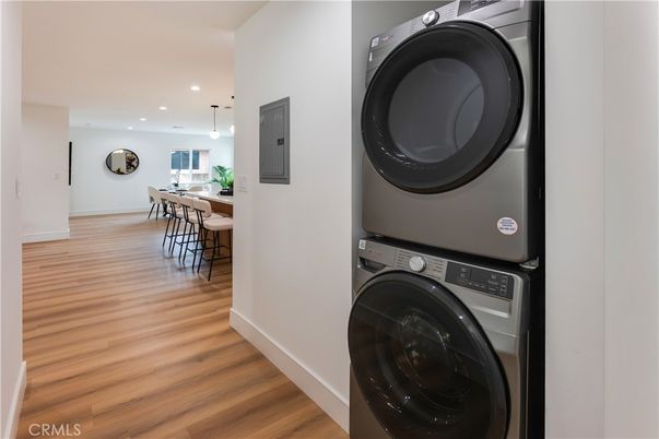 Dining room, Interior, Kitchen, Pendant Lights, Recessed Lighting, Washer, Wood Texture Flooring