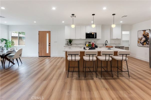 Dining room, Interior, Kitchen, Pendant Lights, Recessed Lighting, Wood Texture Flooring