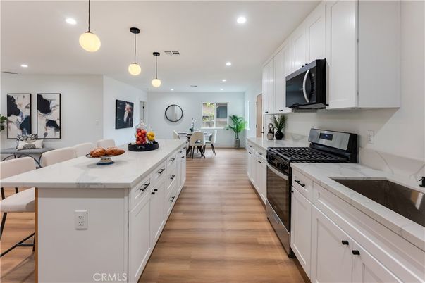 Dining room, Interior, Kitchen, Pendant Lights, Recessed Lighting, Wood Texture Flooring