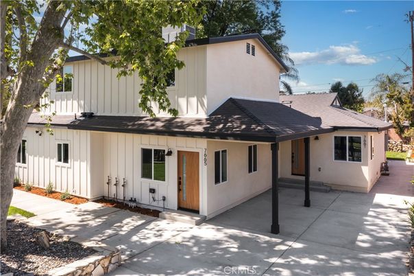 Exterior, Facade, Farmhouse