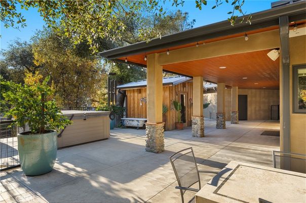 Exterior, Hot Tub