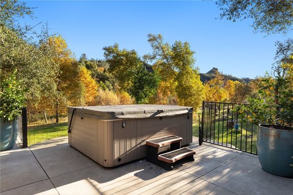 Exterior, Hot Tub