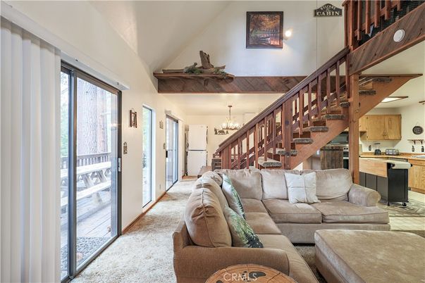 Chandelier, Interior, Kitchen, Living room