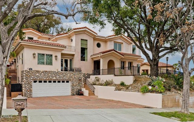 Attached, Exterior, Facade, Mediterranean