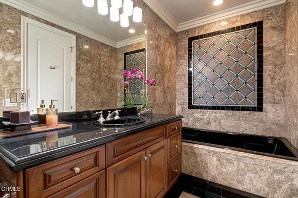 Bathroom, Interior, Recessed Lighting