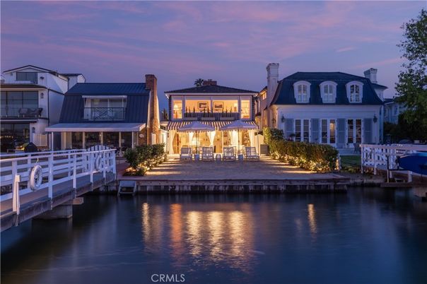 Exterior, Lake