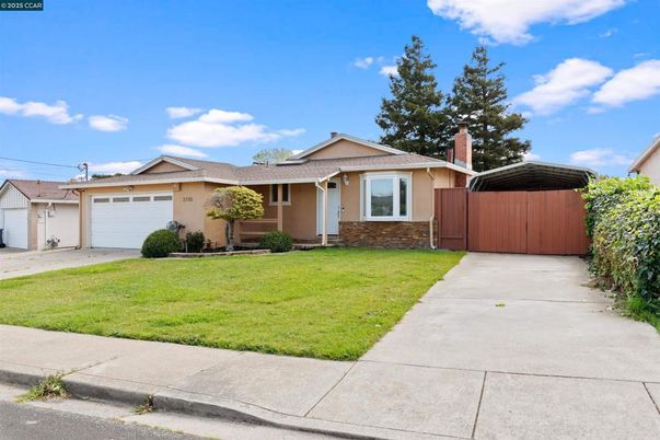 Attached, Exterior, Facade, Ranch