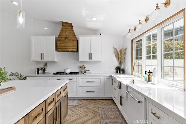 Interior, Kitchen, Pendant Lights, Recessed Lighting, Wood Texture Flooring