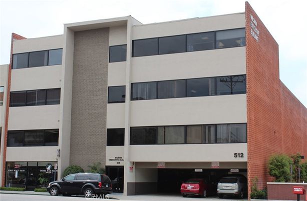 Exterior, Facade, Modern