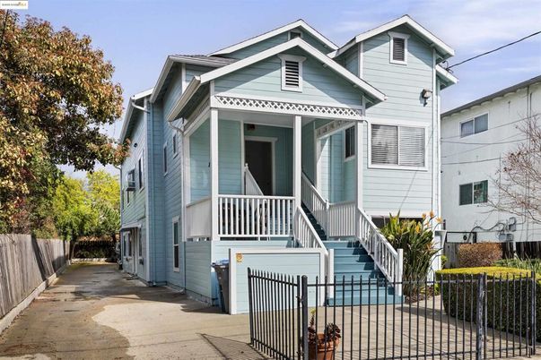 Exterior, Facade, Queen Anne Victorian