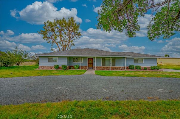 Backyard, Exterior, Facade, Ranch